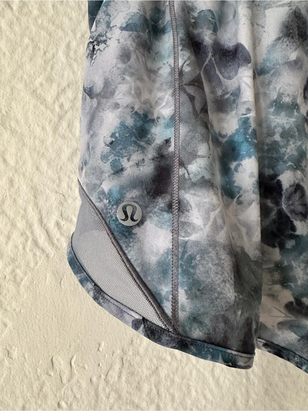 lululemon athletica hotty hot